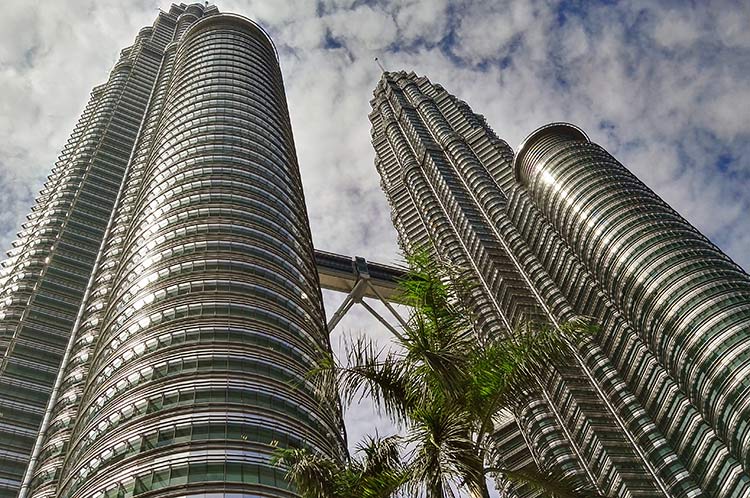 Vue des tours jumelles de Petronas à Kuala Lumpur