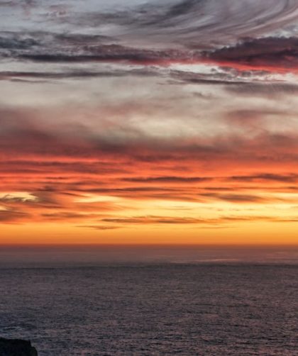 découvrez sagres, un joyau du portugal alliant plages paradisiaques, falaises spectaculaires et riche histoire maritime. parfait pour des vacances inoubliables mêlant détente, aventures en plein air et exploration culturelle.