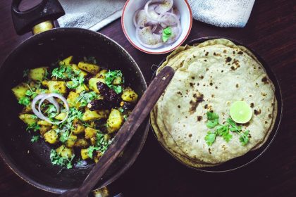 découvrez la richesse et la diversité de la cuisine indienne, un véritable voyage des sens à travers des épices aromatiques, des plats savoureux et des recettes traditionnelles. que vous soyez novice ou expert, plongez dans cet univers culinaire fascinant et apprenez à préparer des mets emblématiques tels que le curry, le biryani et le naan.