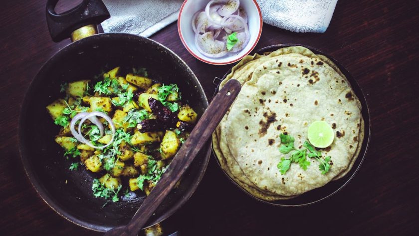 découvrez la richesse et la diversité de la cuisine indienne, un véritable voyage des sens à travers des épices aromatiques, des plats savoureux et des recettes traditionnelles. que vous soyez novice ou expert, plongez dans cet univers culinaire fascinant et apprenez à préparer des mets emblématiques tels que le curry, le biryani et le naan.