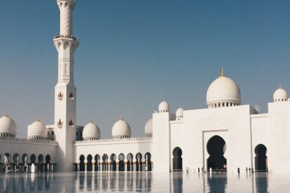 découvrez l'incroyable diversité des temples à travers le monde, de leurs architectures majestueuses à leurs significations spirituelles. plongez dans l'histoire, la culture et les rituels qui font des temples des lieux uniques de dévotion et d'émerveillement.