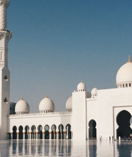 découvrez l'incroyable diversité des temples à travers le monde, de leurs architectures majestueuses à leurs significations spirituelles. plongez dans l'histoire, la culture et les rituels qui font des temples des lieux uniques de dévotion et d'émerveillement.