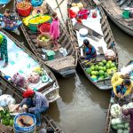 découvrez les marchés flottants, des lieux vibrants où les couleurs, les saveurs et les cultures se mélangent sur l'eau. explorez des étals chargés de fruits frais, de légumes locaux et de produits artisanaux, tout en profitant d'une ambiance unique et conviviale. une expérience inoubliable au cœur des traditions locales.