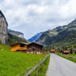 découvrez les trains panoramiques suisses, une expérience inoubliable à travers des paysages majestueux et des panoramas à couper le souffle. embarquez pour un voyage unique au cœur des alpes suisses et admirez la beauté naturelle de la suisse tout en voyageant dans le confort.
