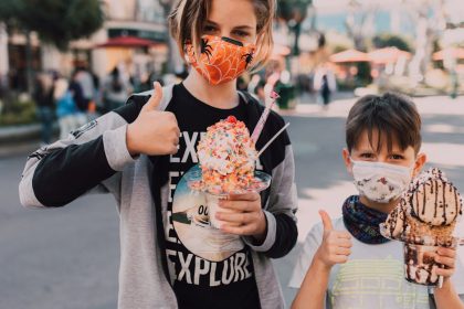 découvrez l'univers sucré des desserts thaïlandais, alliant saveurs exotiques et textures irrésistibles. plongez dans une variété de douceurs traditionnelles, des mochis au riz gluant aux délicieuses garnitures de noix de coco et de fruits tropicaux. un voyage gustatif unique à ne pas manquer !
