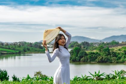 découvrez le dai pai dong, un concept culinaire emblématique de hong kong, où l'authenticité des plats de rue rencontre l'ambiance conviviale. savourez des spécialités locales préparées sous vos yeux dans une atmosphère unique, alliant tradition et modernité.