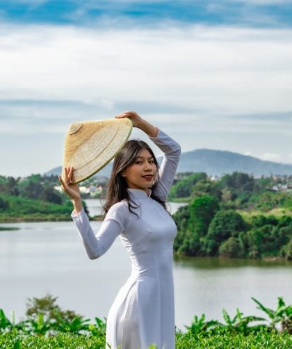 découvrez le dai pai dong, un concept culinaire emblématique de hong kong, où l'authenticité des plats de rue rencontre l'ambiance conviviale. savourez des spécialités locales préparées sous vos yeux dans une atmosphère unique, alliant tradition et modernité.