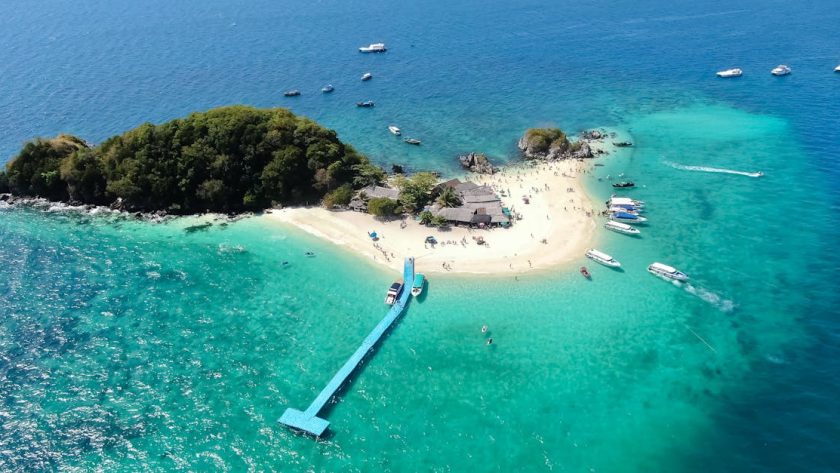 découvrez les plages paradisiaques de koh tao, une île thaïlandaise réputée pour ses eaux cristallines, ses récifs coralliens et son ambiance tranquille. que vous souhaitiez plonger, vous détendre au soleil ou explorer des criques isolées, koh tao offre une expérience inoubliable pour tous les amoureux de la nature.