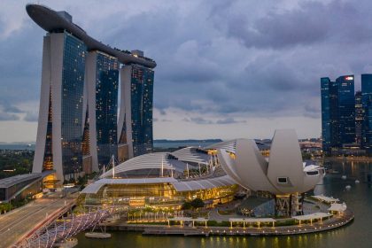 découvrez la culture vibrante des singapouréens, leur mode de vie unique et les traditions qui façonnent cette métropole dynamique. explorez les valeurs, la diversité et le futur prometteur de singapour à travers les yeux de ses habitants.