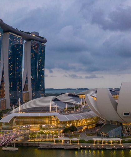découvrez la culture vibrante des singapouréens, leur mode de vie unique et les traditions qui façonnent cette métropole dynamique. explorez les valeurs, la diversité et le futur prometteur de singapour à travers les yeux de ses habitants.