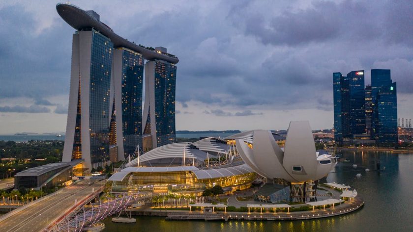 découvrez la culture vibrante des singapouréens, leur mode de vie unique et les traditions qui façonnent cette métropole dynamique. explorez les valeurs, la diversité et le futur prometteur de singapour à travers les yeux de ses habitants.