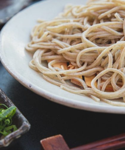 découvrez l'univers savoureux des nouilles japonaises, une délicieuse spécialité qui allie tradition et saveurs authentiques. apprenez à préparer des ramen, soba et udon, et explorez des recettes uniques et des astuces de cuisson pour un voyage culinaire au cœur du japon.