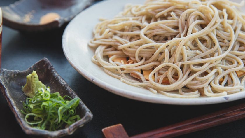 découvrez l'univers savoureux des nouilles japonaises, une délicieuse spécialité qui allie tradition et saveurs authentiques. apprenez à préparer des ramen, soba et udon, et explorez des recettes uniques et des astuces de cuisson pour un voyage culinaire au cœur du japon.