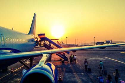 Avions au soleil levant