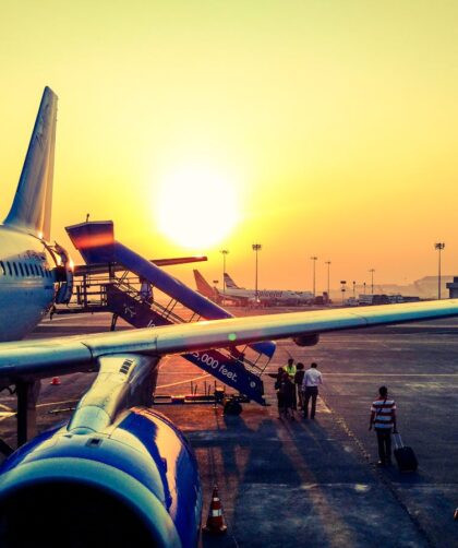 Avions au soleil levant