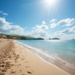 Découvrez la magnifique Plage de la Grandville à Hillion, dans les Côtes-d'Armor. Profitez de ses vastes étendues de sable fin, de ses paysages naturels à couper le souffle et d'une ambiance paisible, idéale pour les familles et les amoureux de la nature.